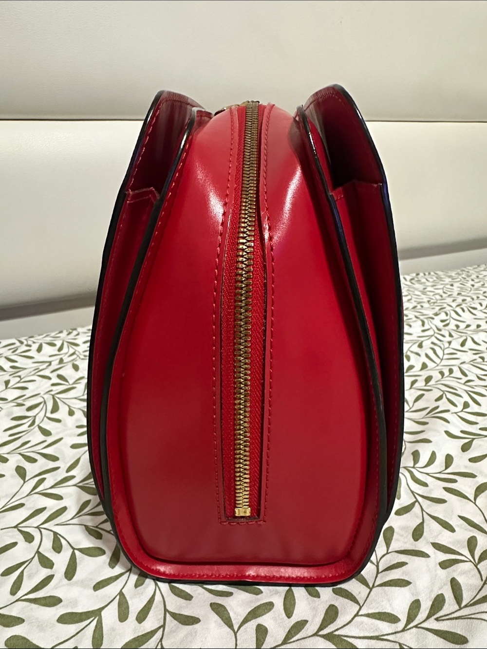 Louis Vuitton Epi Pont Neuf Handbag - Picture 5 of 15